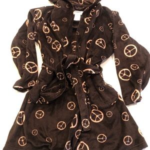 Hooded kids super soft bathrobe. 2 pockets.